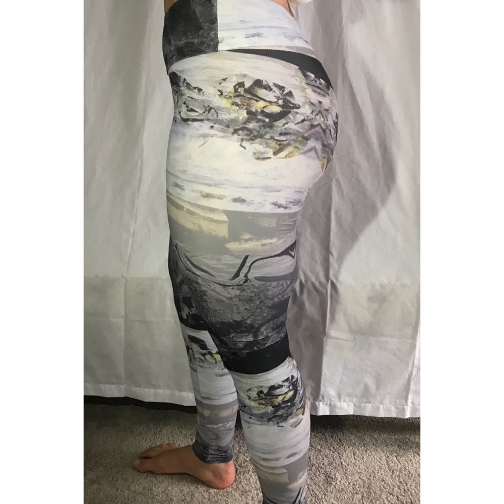 Onzie Yoga Leggings Size XS - Picture 3 of 7